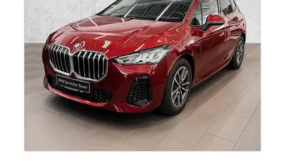 Neu BMW 216 M Sport 122 PS (89 kW) 2025 Rot Van / Kleinbus