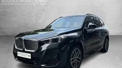 Schwarz Neu 2025 BMW iX1 M Sport SUV | 57.333 € (Fairer Preis)