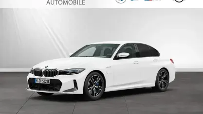 Gebraucht BMW 330e M Sport 292 PS (214 kW) 2025 Alpinweiß iii Limousine