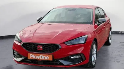 Używany Seat Leon FR 204 KM (150 kW) 2021 Czerwony Sedan/Limuzyna