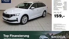 Moonweiß metallic Gebraucht 2024 Skoda Octavia Selection Kombi | 29.940 € (Fairer Preis)