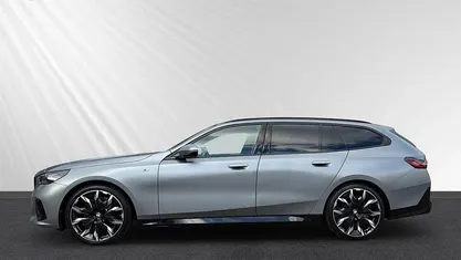 Gebraucht BMW 520 M Sport 197 PS (144 kW) 2025 Grau Kombi