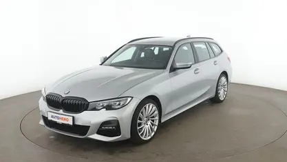 Grau Gebraucht 2021 BMW 320 Kombi | 26.520 € (Guter Preis)