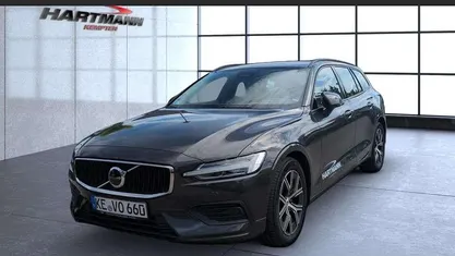 Platinum grey / (grau) Gebraucht 2024 Volvo V60 Kombi | 36.900 € (Fairer Preis)