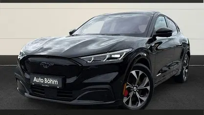 Schwarz(metallic) Gebraucht 2022 Ford Mustang Mach-E SUV | 30.930 € (Guter Preis)