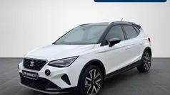 Weiß / midnight schwarz metallic Gebraucht 2023 Seat Arona FR SUV | 21.680 € (Fairer Preis)