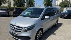 Brillantsilber (metallic) Gebraucht 2023 Mercedes V250 Van / Kleinbus | 50.880 € (Guter Preis)