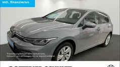 Gebraucht 2024 VW Golf VIII Life Limousine | 28.450 € (Fairer Preis)