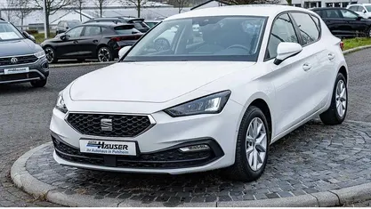 Second-hand Seat Leon Style 110 CP (80 kW) 2023 Alb Berlinǎ