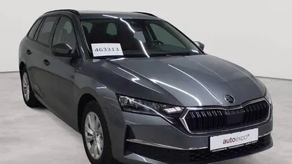 Graphitgrau metallic Gebraucht 2024 Skoda Octavia Selection Kombi | 25.390 € (Superpreis)