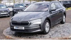 Graphitegrau metallic Gebraucht 2024 Skoda Octavia Selection Kombi | 29.222 € (Superpreis)