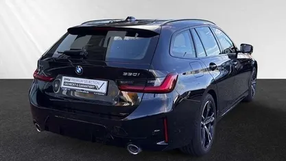 Gebraucht BMW 330 Efficient Dynamics 245 PS (180 kW) 2024 Saphirschwarz Kombi