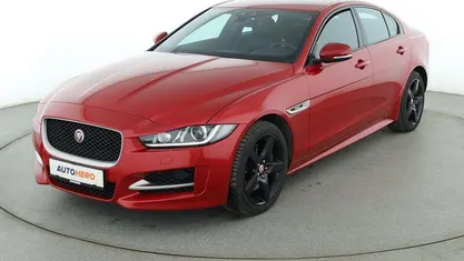 Gebraucht Jaguar XE R-Sport 180 PS (132 kW) 2017 Rot Limousine