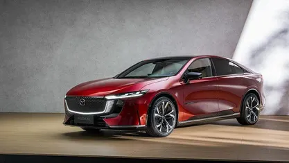 Jet black Neu 2025 Mazda 6e Takumi-Line Limousine | 39.999 € (Fairer Preis)