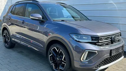 Neu VW T-Cross R-line 116 PS (85 kW) 2025 Deep black perleffekt SUV