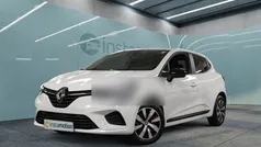 Weiß Gebraucht 2023 Renault Clio V Equilibre Limousine | 13.833 € (Fairer Preis)