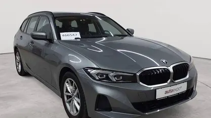Gebraucht BMW 318 Sport Line 156 PS (114 kW) 2023 Skyscraper grau metallic Kombi