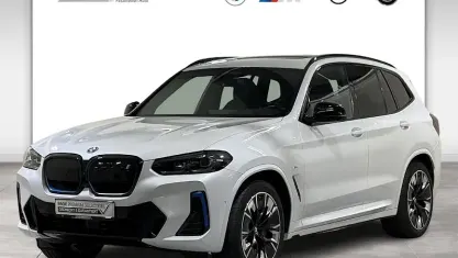 Gebraucht BMW iX3 Impressive 210 kW (286 PS) 2022 Mineralweiß SUV