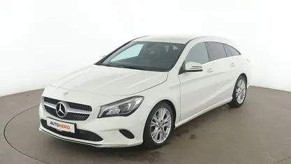Weiß Gebraucht 2016 Mercedes CLA200 Shooting Brake Urban Kombi | 17.770 € (Fairer Preis)