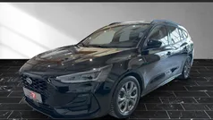 Obsidianschwarz (metallic) Gebraucht 2023 Ford Focus ST-Line Kombi | 24.900 € (Fairer Preis)