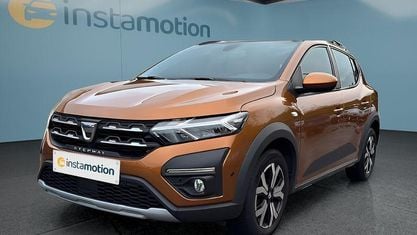 Używany Dacia Sandero Stepway 91 KM (66 kW) 2022 Pomarańczowy Hatchback