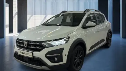 Używany Dacia Sandero Comfort 101 KM (74 kW) 2021 Biały Sedan/Limuzyna