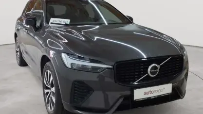 Gebraucht Volvo XC60 Plus 197 PS (144 kW) 2023 Platinum grey metallic SUV