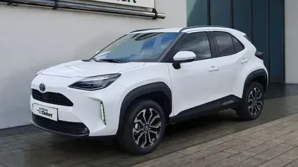 Neu Toyota Yaris Cross 131 PS (96 kW) 2025 Weiß SUV
