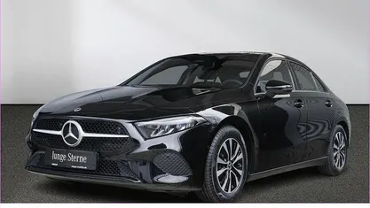 Gebraucht Mercedes A180 136 PS (100 kW) 2024 Unilack nachtschwarz Limousine