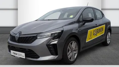 Dolomitgrau Gebraucht 2024 Renault Clio V Evolution Limousine | 18.995 € (Fairer Preis)