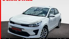 Weiss ((ud) schneeweiss) Gebraucht 2022 Kia Rio Vision Limousine | 14.479 € (Fairer Preis)