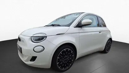 Weiß Gebraucht 2021 Fiat 500e Icon Cabrio | 18.490 € (Fairer Preis)