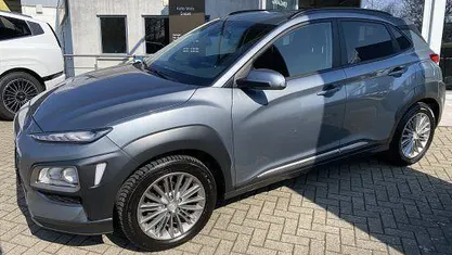 Gebraucht Hyundai Kona YES! 120 PS (88 kW) 2020 Lake silver SUV