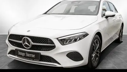 Gebraucht Mercedes A180 136 PS (100 kW) 2025 Unilack polarweiß Limousine