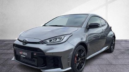 Neu Toyota Yaris 280 PS (205 kW) 2025 Precious metal Limousine