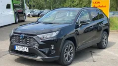 Tiefschwarz Gebraucht 2024 Toyota RAV4 Hybrid Team SUV | 41.200 € (Fairer Preis)