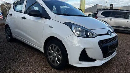 Polar white Gebraucht 2017 Hyundai i10 GO! Kleinwagen | 8.990 € (Etwas zu teuer)