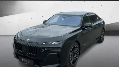 Gebraucht BMW 740 Shadowline 299 PS (219 kW) 2025 Schwarz Limousine