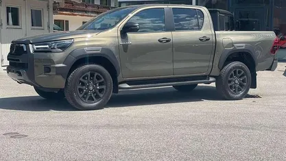 Manganbronze Gebraucht 2024 Toyota HiLux Abholung | 56.900 € (Fairer Preis)