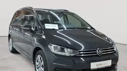 Gebraucht VW Touran Comfortline 122 PS (89 kW) 2021 Uranograu Van / Kleinbus