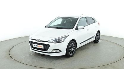 Gebraucht Hyundai i20 Passion 84 PS (61 kW) 2016 Weiß Limousine