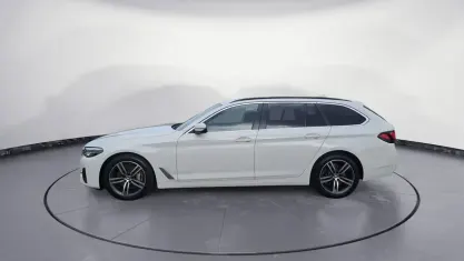 Gebraucht BMW 530 Sport Line 286 PS (210 kW) 2022 Weiß Kombi