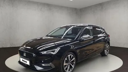 Mitternachtsschwarz Gebraucht 2024 Seat Leon FR Limousine | 27.950 € (Fairer Preis)