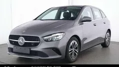 Lack mountaingrau Gebraucht 2024 Mercedes B200 Progressive Van / Kleinbus | 34.950 € (Fairer Preis)