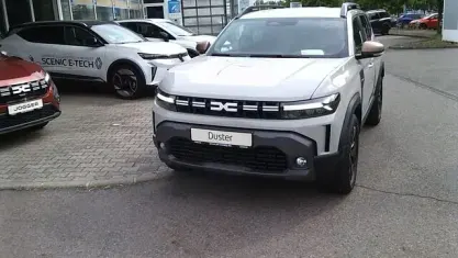 Nowe Dacia Duster Extreme 131 KM (96 kW) 2025 Beżowy SUV