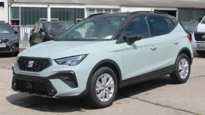 Neu Seat Arona FR 116 PS (85 kW) 2026 Grau (oniricgrau/midnight schwarz) grau (stoff) SUV