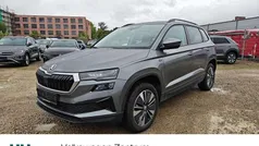 Graphitegrau metallic Gebraucht 2024 Skoda Karoq Selection SUV | 31.980 € (Fairer Preis)
