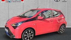 Rot Gebraucht 2021 Toyota Aygo X-play Kleinwagen | 11.490 € (Fairer Preis)