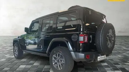 Black (5ca) Neu 2025 Jeep Wrangler Sahara SUV | 57.997 € (Guter Preis)