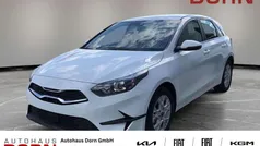 Weiß Neu 2025 Kia Ceed Limousine | 26.691 € (Fairer Preis)